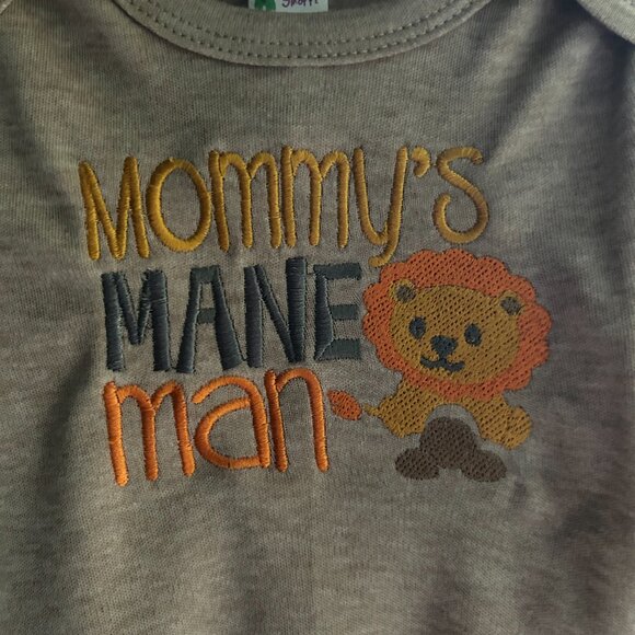 Newborn baby boy gown with embroidery and beanie. Size 0-3 month - Picture 2 of 4